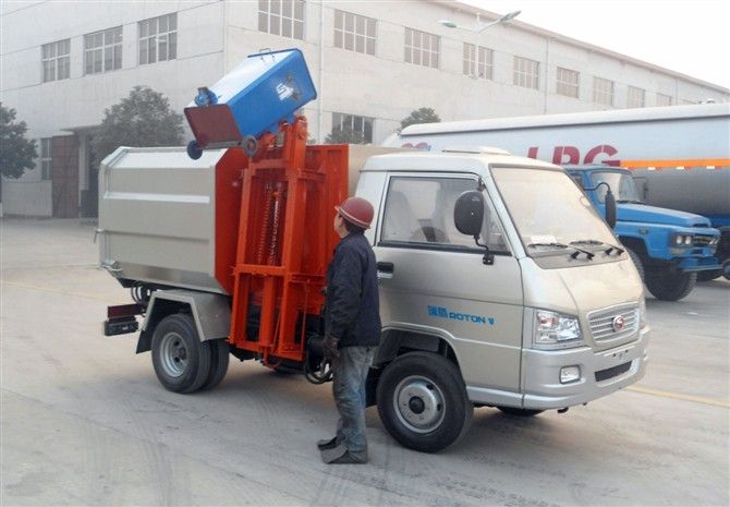 福田4方自卸垃圾車
