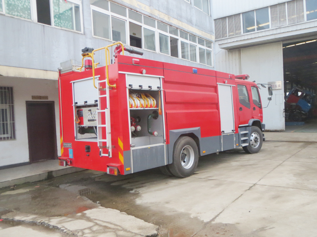 五十鈴7噸水罐消防車