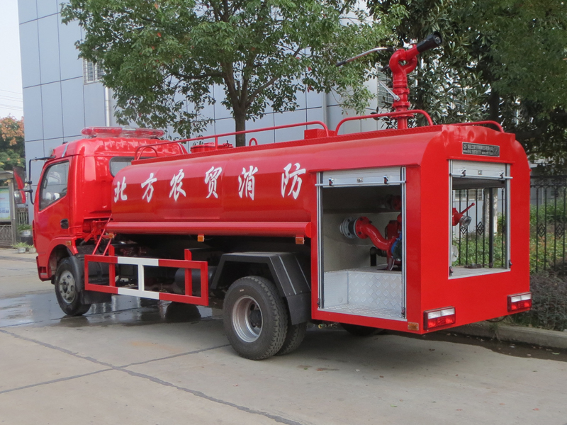 東風7噸森林消防車
