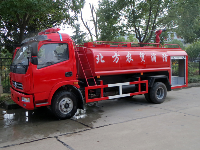 東風7噸森林消防車