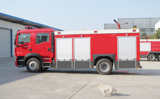 重汽8噸水罐消防車